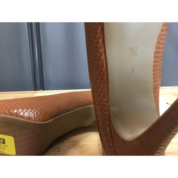 BCBGeneration Penni Heels Women's 9 Brown Snake Skin Slip-On Platform Pump - Picture 7 of 8